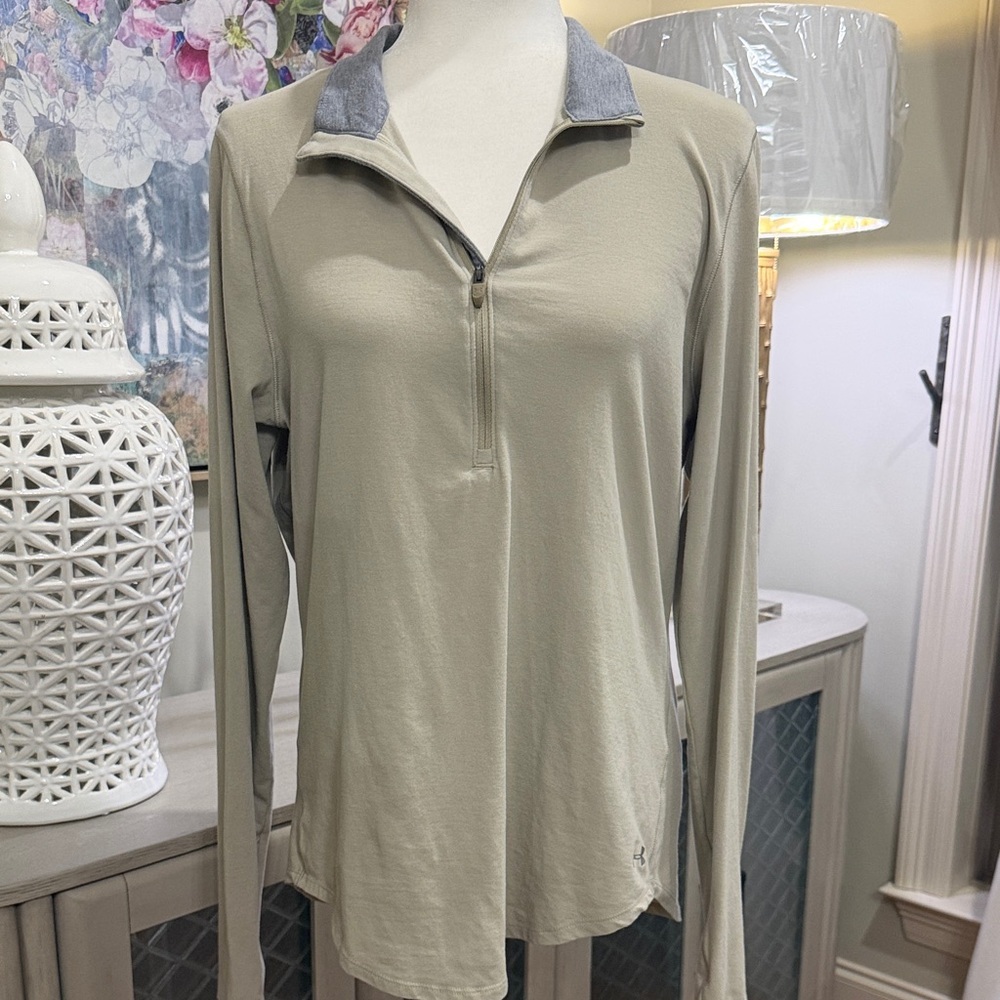 Under Armour Women's Beige Long Sleeve Top